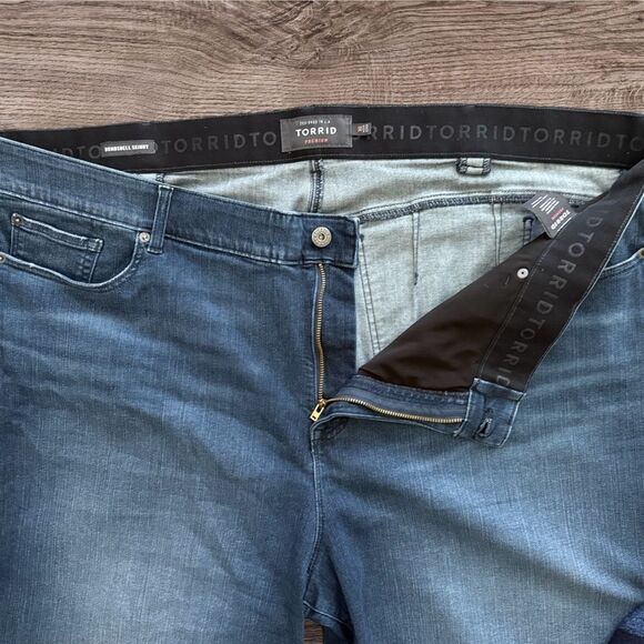 Torrid Premium Dark Blue Denim Bombshell Skinny Shorts Women’s Plus Size - Picture 3 of 9